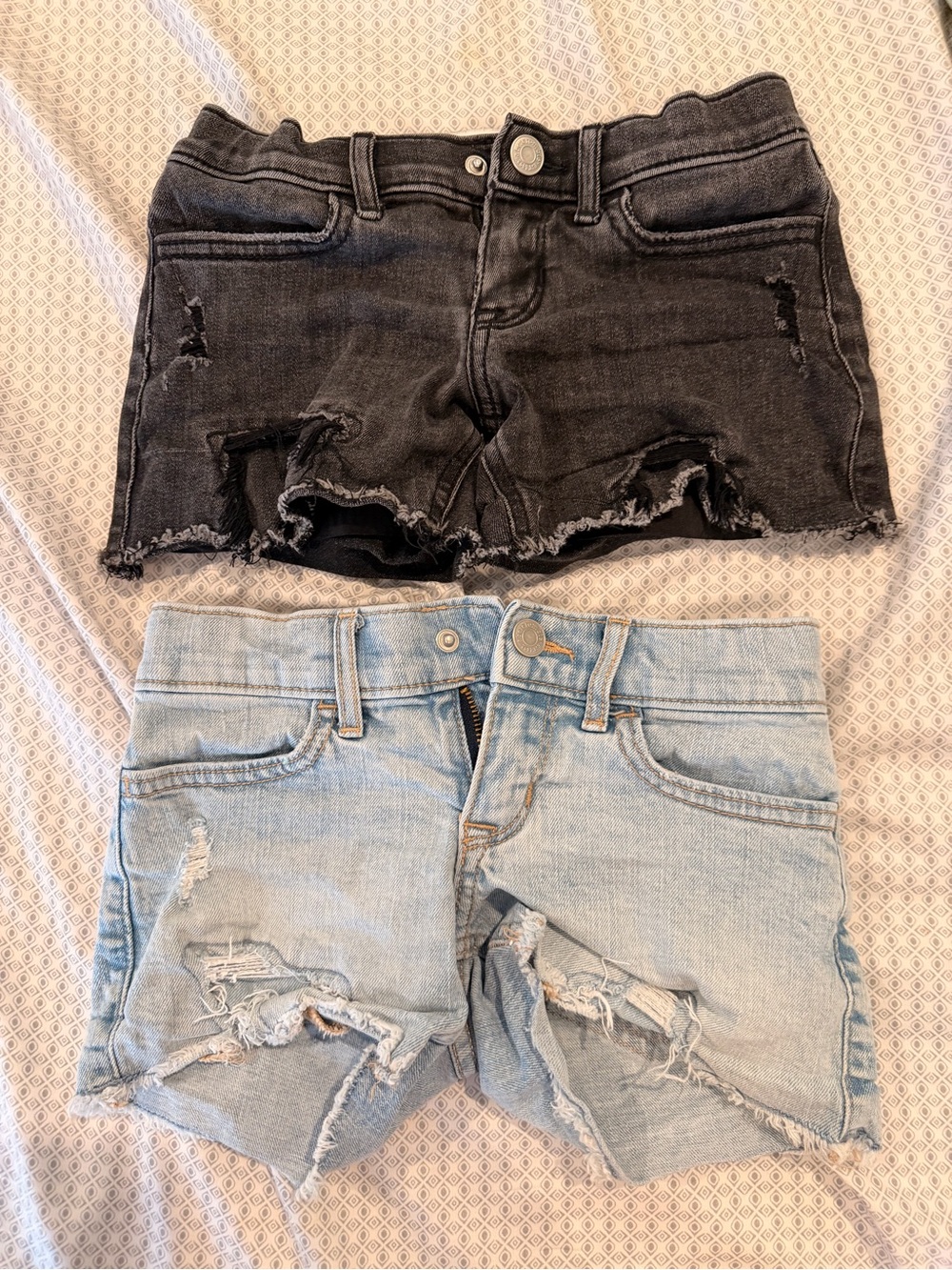 Abercrombie kids size 5/6 low rise midi shorts in light and black denim